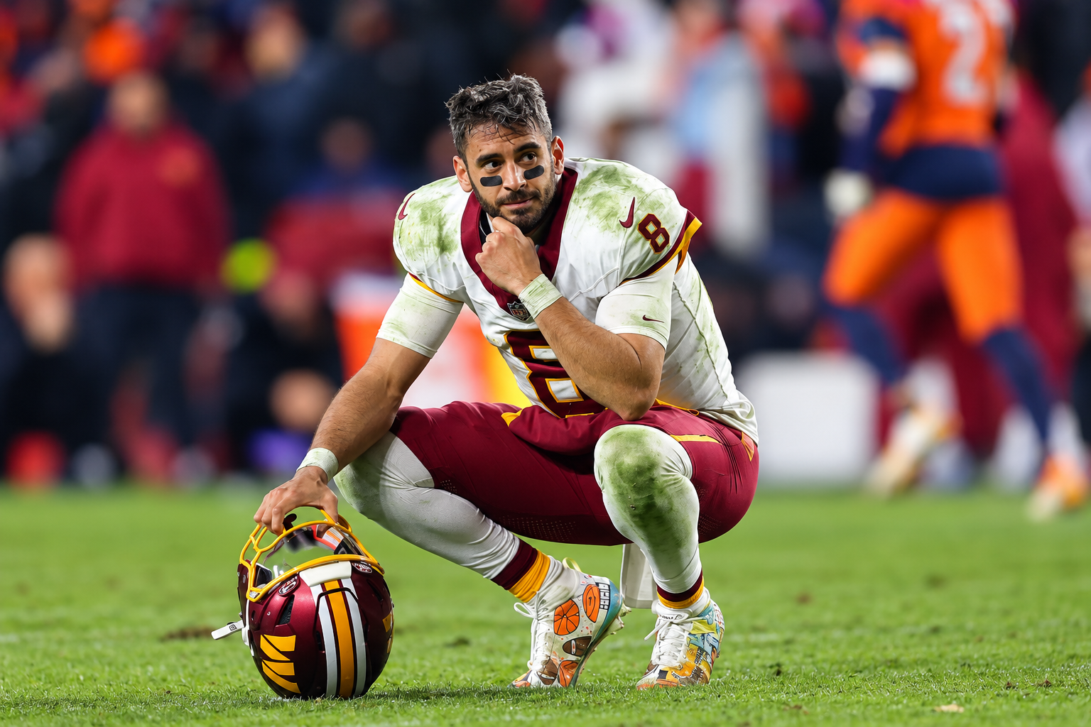 Commanders quarterback Marcus Mariota during an NFL game